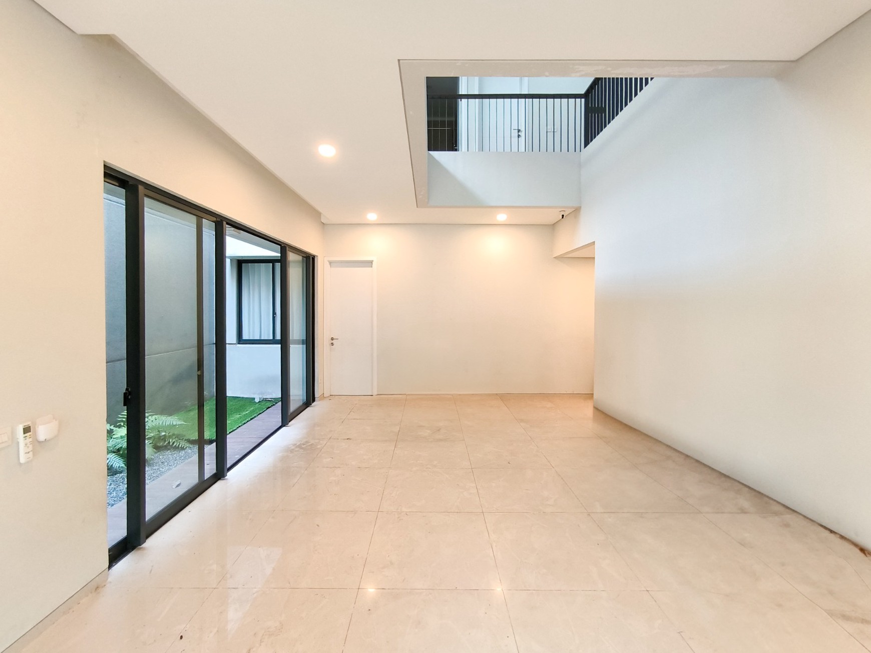 Rumah Asri dgn Smart lock system di Discovery Amore Bintaro