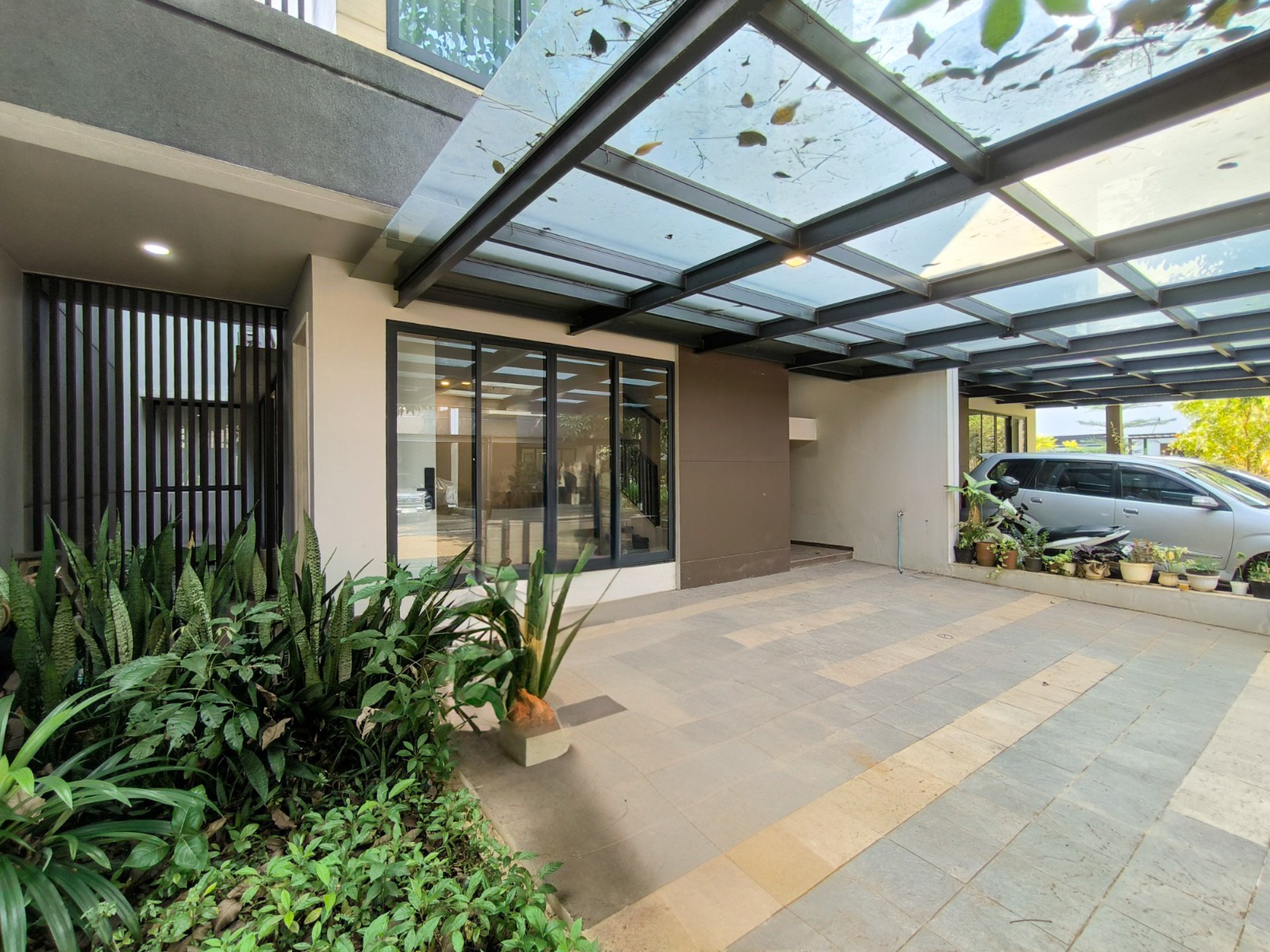 Rumah Asri dgn Smart lock system di Discovery Amore Bintaro