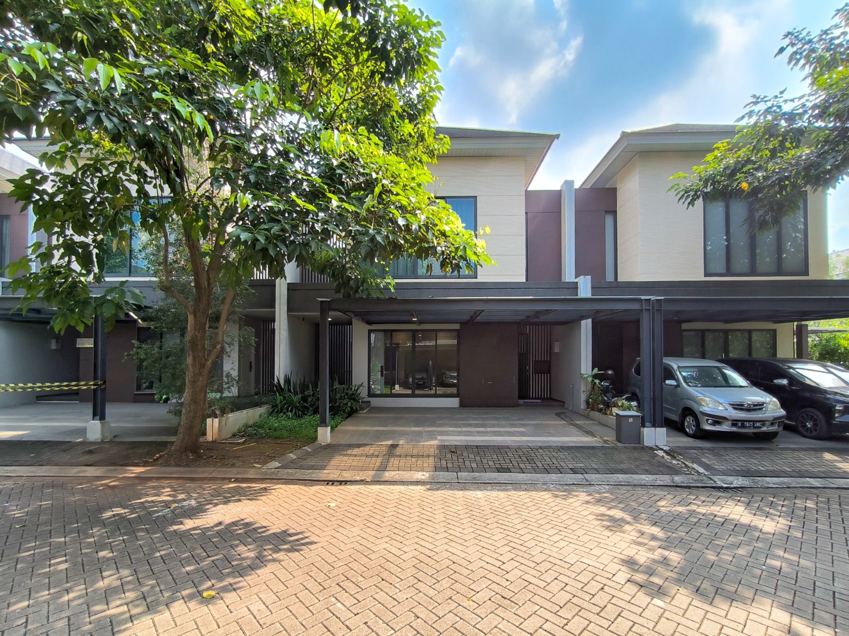Rumah Asri dgn Smart lock system di Discovery Amore Bintaro