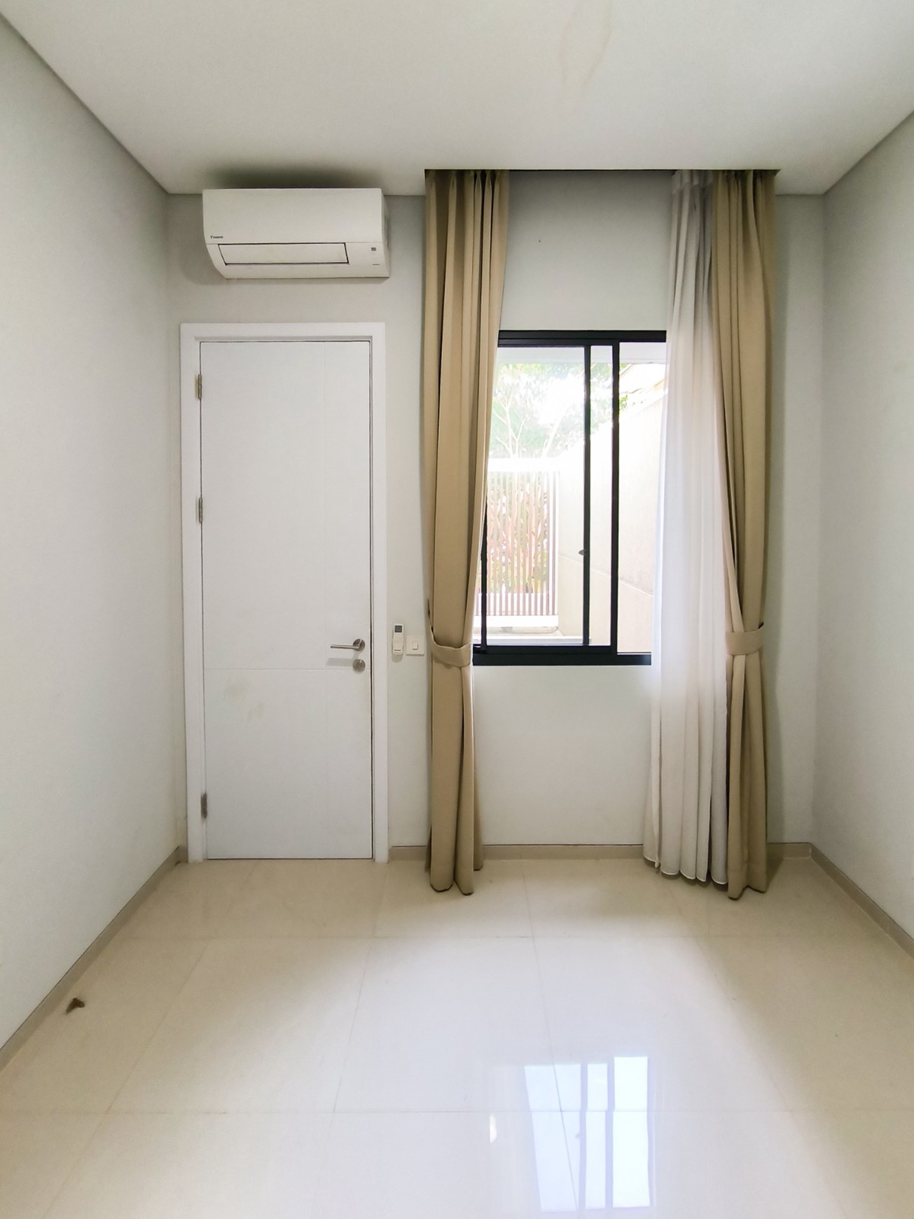Rumah Asri dgn Smart lock system di Discovery Amore Bintaro