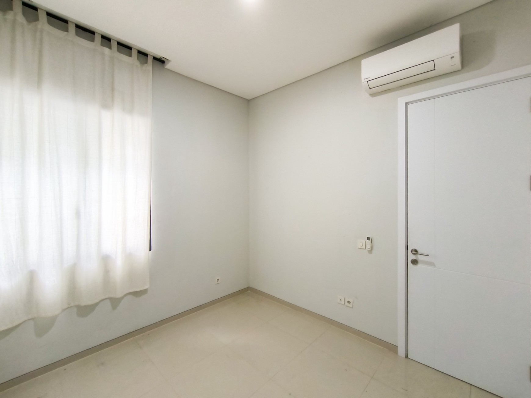 Rumah Asri dgn Smart lock system di Discovery Amore Bintaro