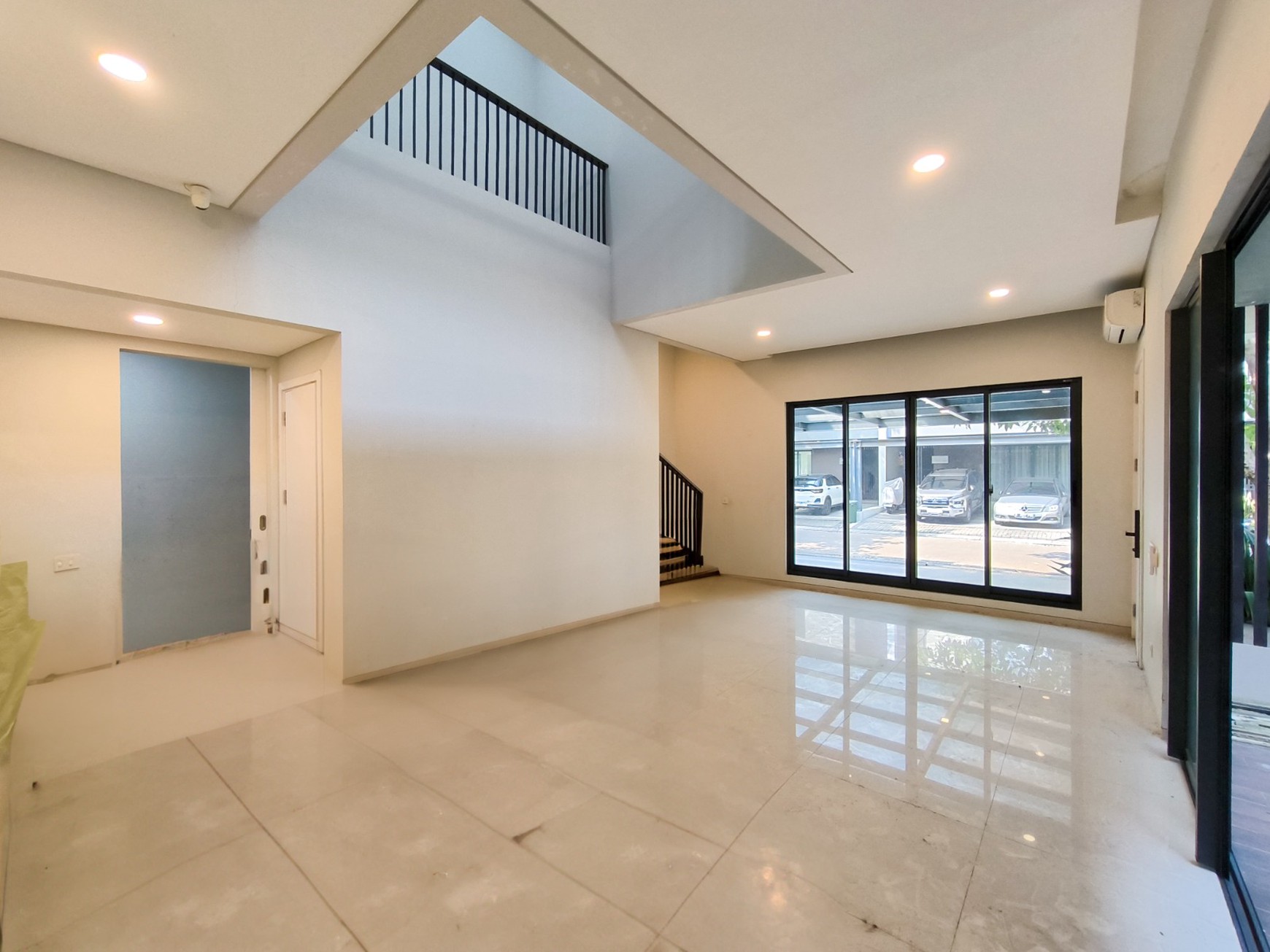 Rumah Asri dgn Smart lock system di Discovery Amore Bintaro