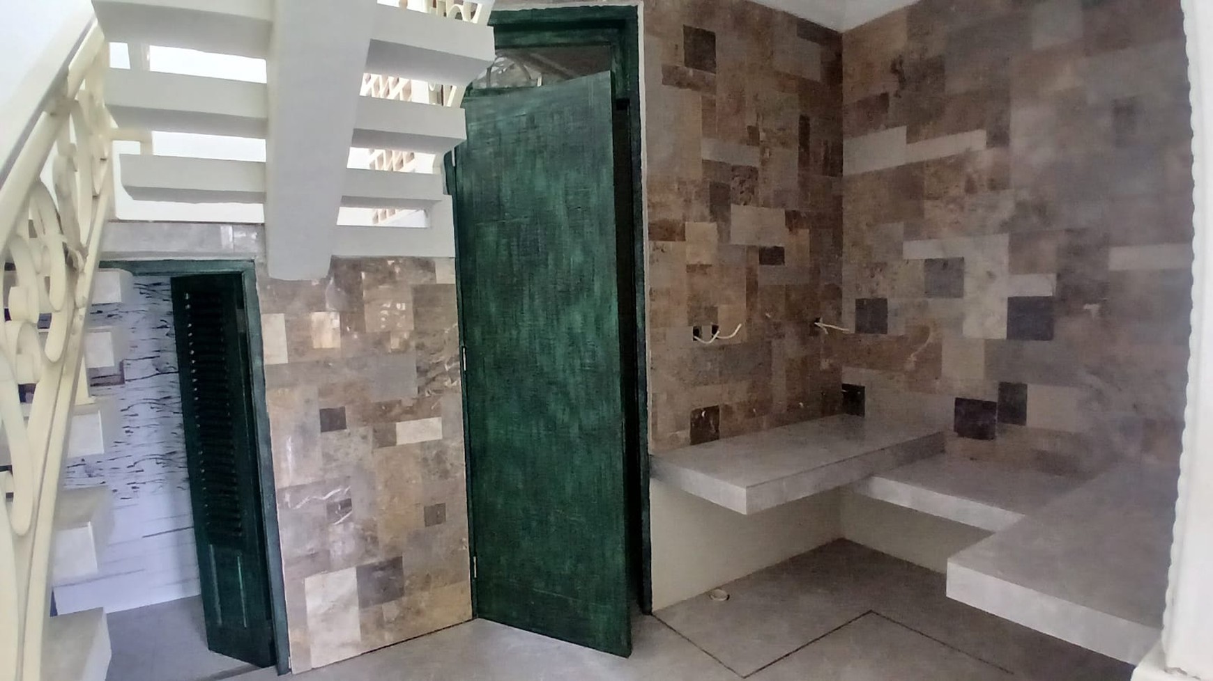 DIJUAL RUMAH DI CIRENDEU.