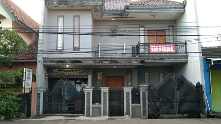 Di Jual Rumah 2 Lantai Lokasi Strategis