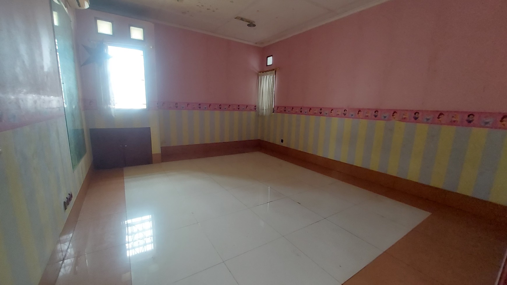  Disewakan Rumah di Kebayoran Lama dekat Gandaria City, Jakarta Selatan