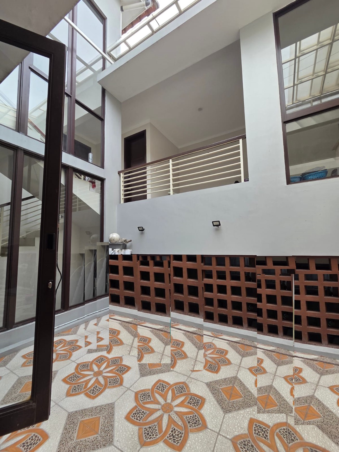 Hunian Eksklusif, Nyaman, dan Aman di Tengah Perumahan Elit  di Kebayoran Bintaro