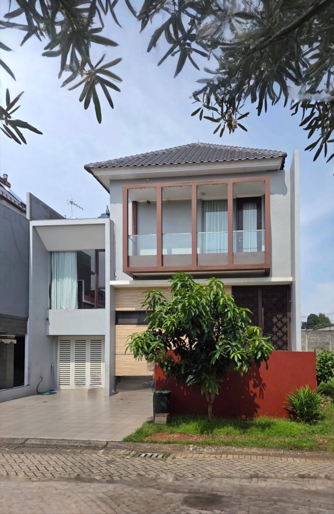 Hunian Eksklusif, Nyaman, dan Aman di Tengah Perumahan Elit  di Kebayoran Bintaro