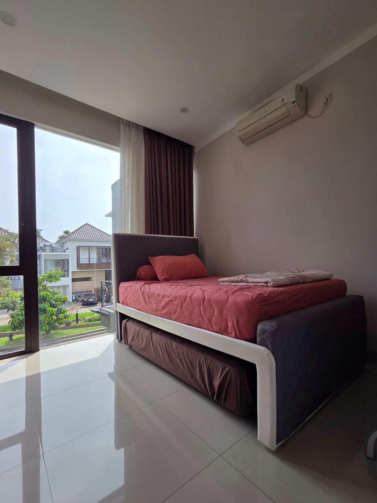 Hunian Eksklusif, Nyaman, dan Aman di Tengah Perumahan Elit  di Kebayoran Bintaro