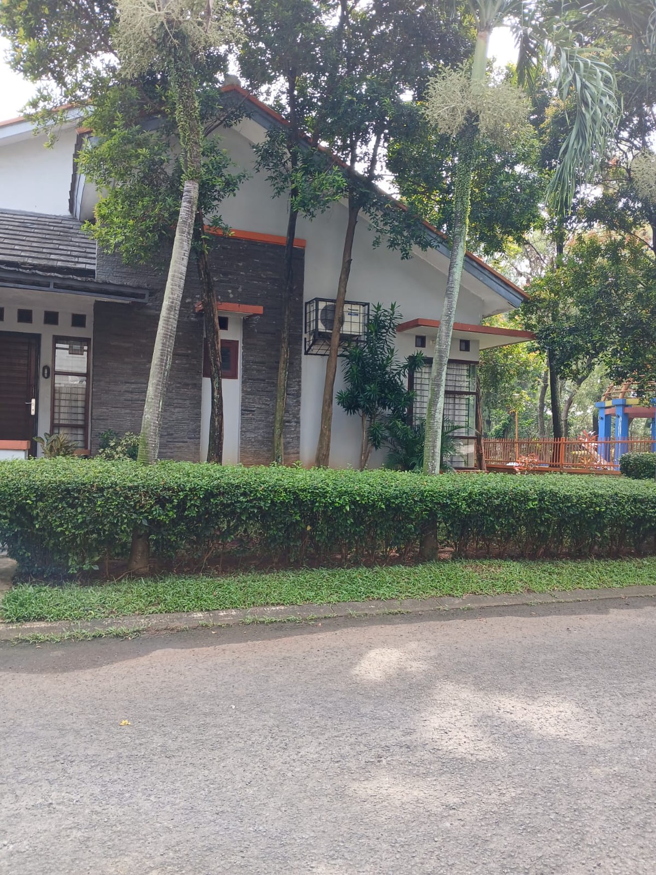 Rumah 1 lanti, dalam Cluster di Bintaro Sektor 9