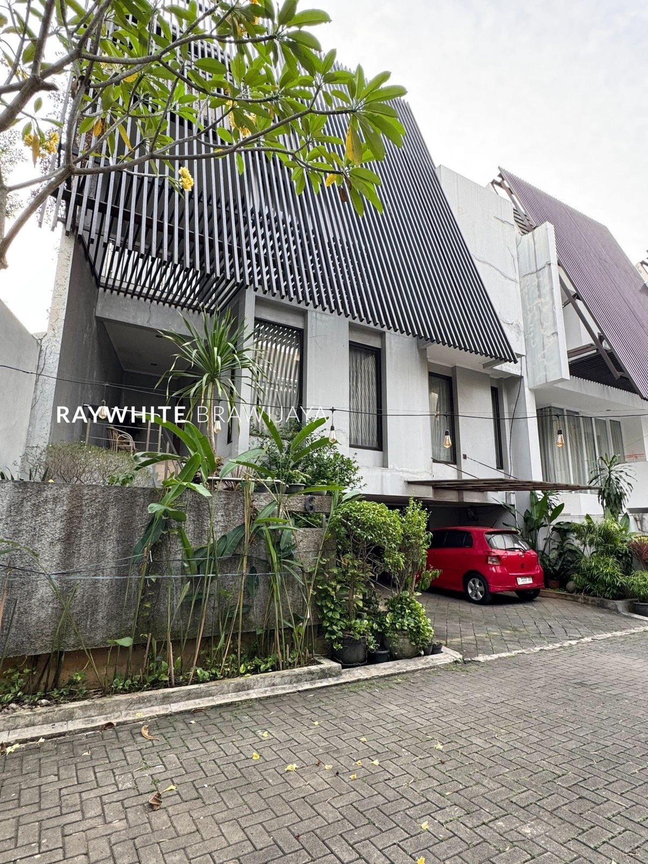 Rumah Dalam Cluster Lingkungan Tenang Area Kemang Utara