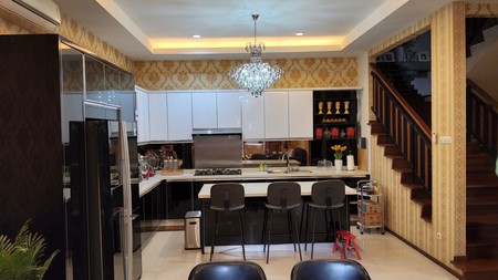 Rumah Mewah posisi Hook Siap Huni dan Asri di Kebayoran Essence Bintaro Sektor 7