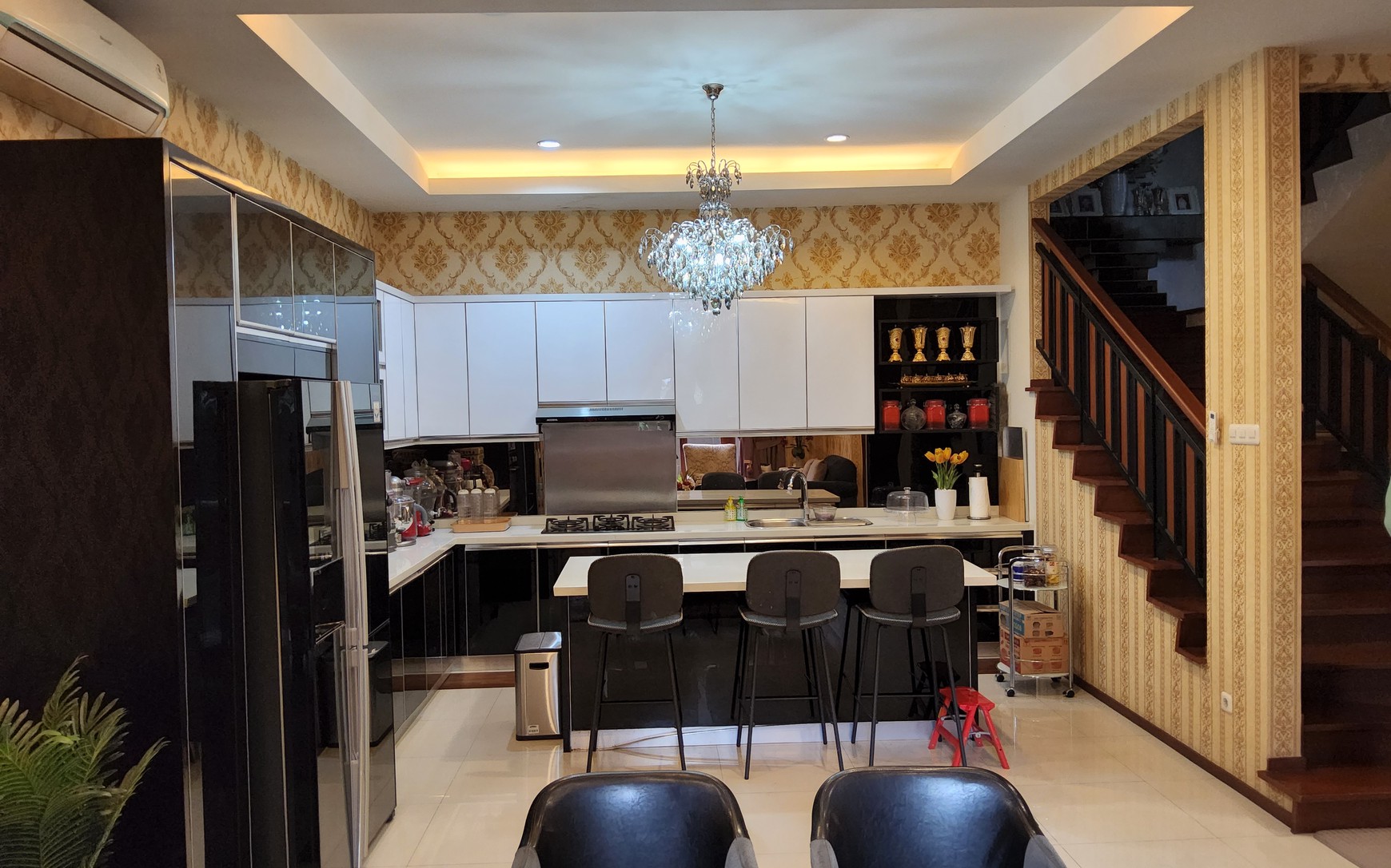 Rumah Mewah posisi Hook Siap Huni dan Asri di Kebayoran Essence Bintaro Sektor 7