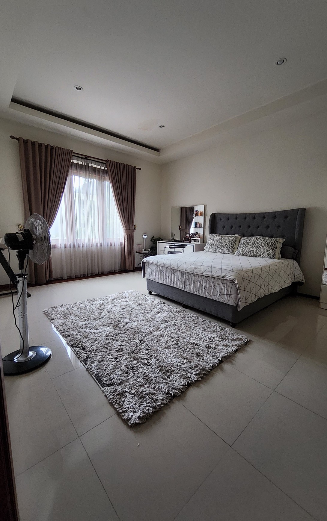 Rumah Mewah posisi Hook Siap Huni dan Asri di Kebayoran Essence Bintaro Sektor 7
