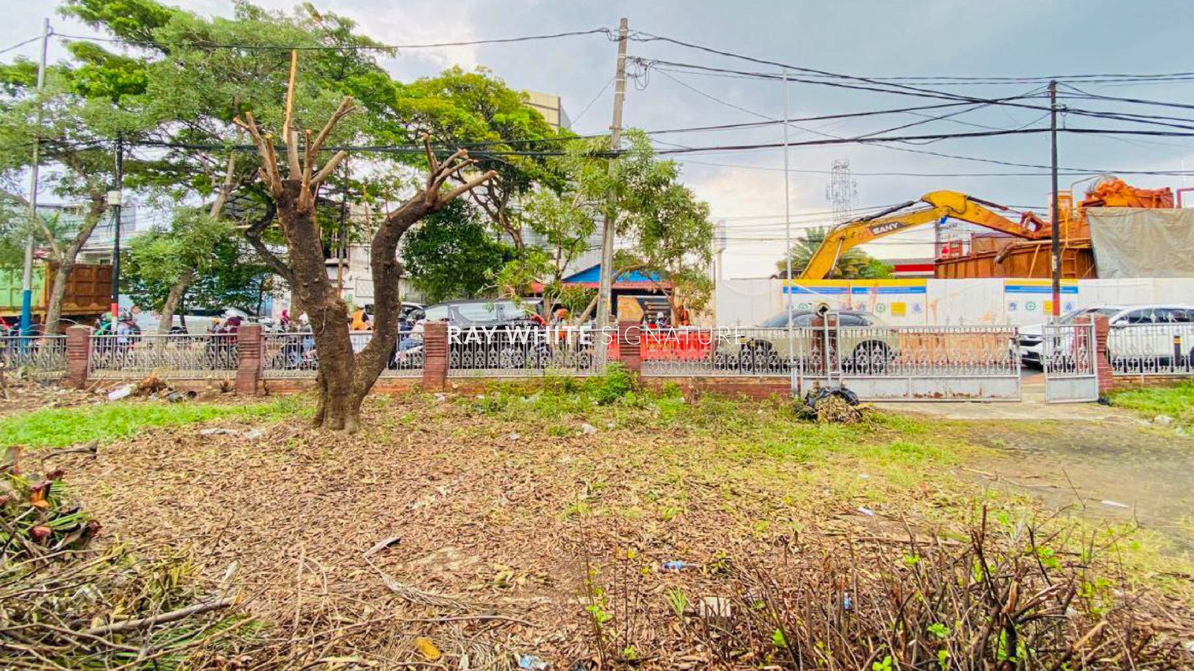 Rumah Tua Cocok Untuk Bisnis di Jl Jatiwaringin Raya
