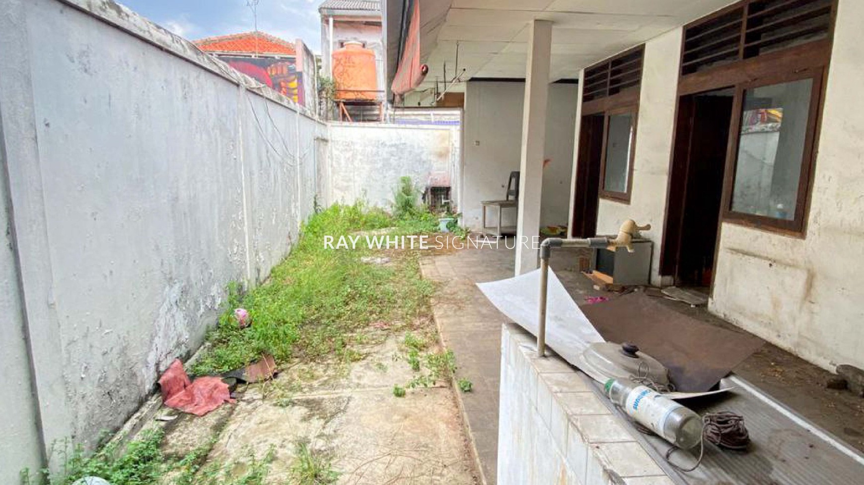 Rumah Tua Cocok Untuk Bisnis di Jl Jatiwaringin Raya