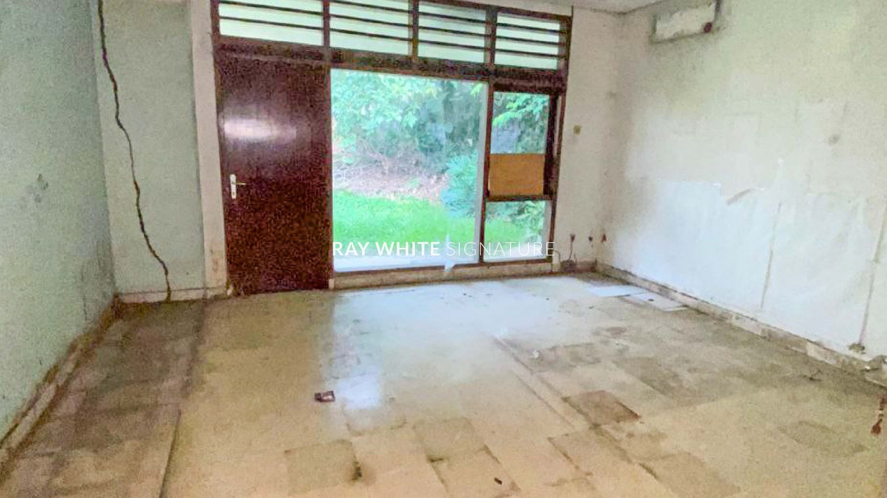 Rumah Tua Cocok Untuk Bisnis di Jl Jatiwaringin Raya
