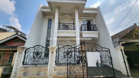 Rumah 2 Lantai Siap Huni di Tengah Kota Bekasi