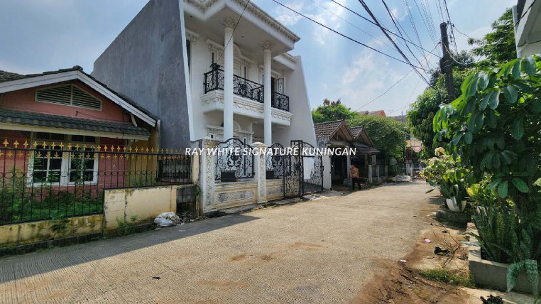 Rumah 2 Lantai Siap Huni di Tengah Kota Bekasi