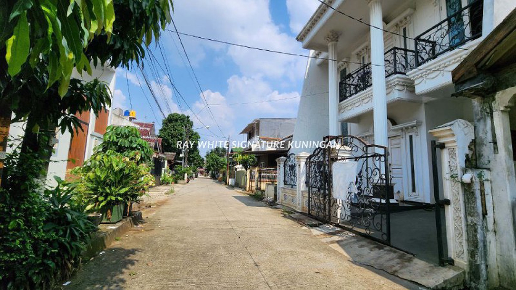 Rumah 2 Lantai Siap Huni di Tengah Kota Bekasi