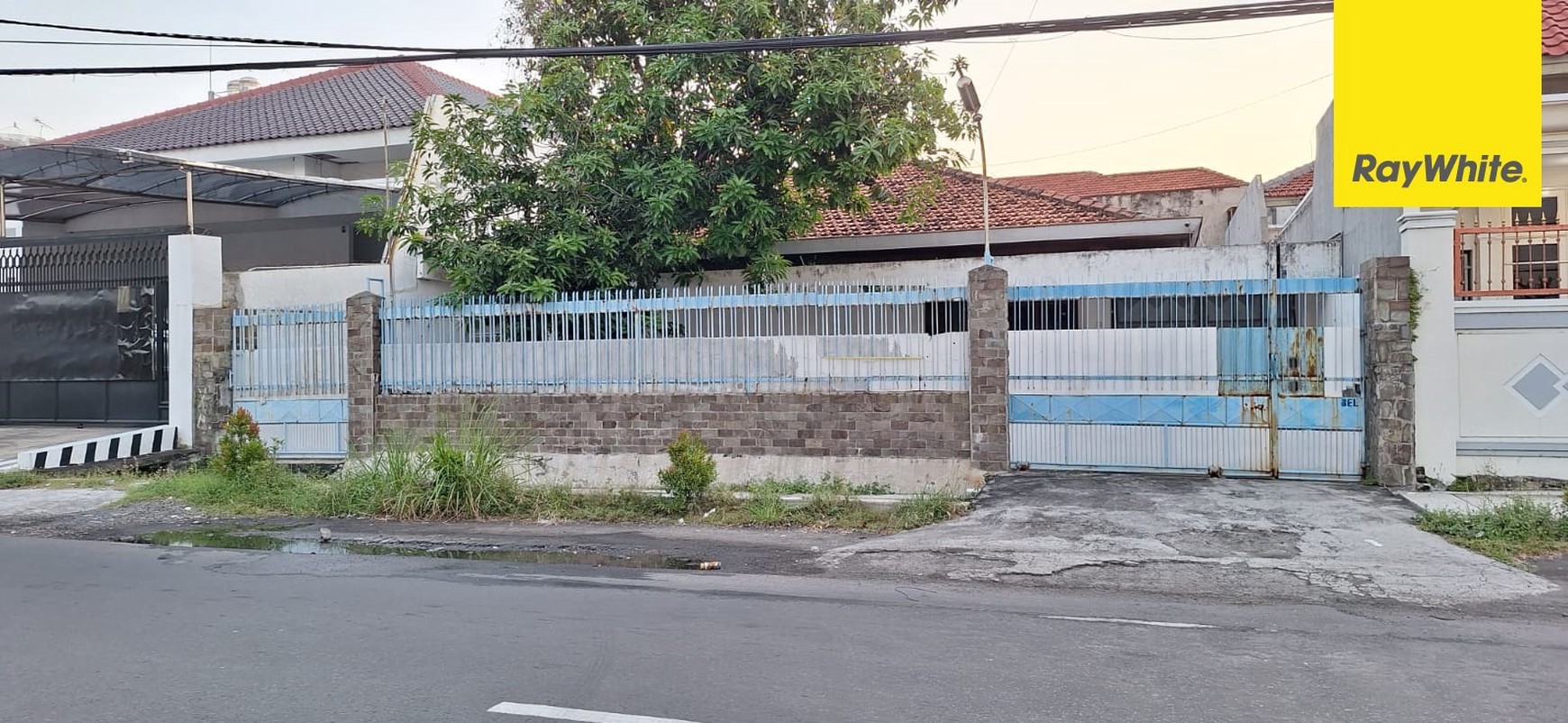 Dijual Rumah SHM di Jl Dharmahusada Surabaya
