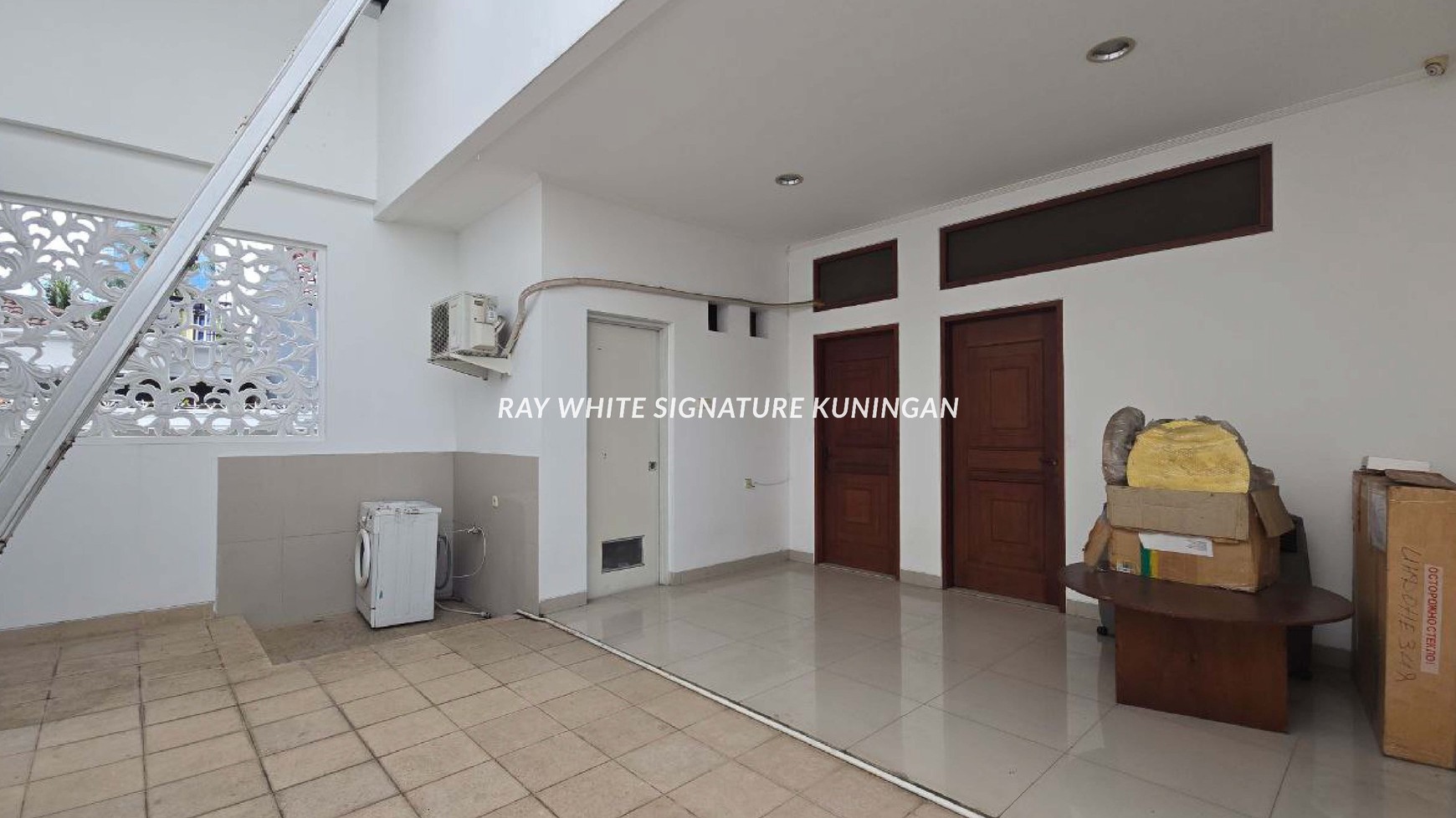 Rumah Mewah 2 Lantai Lokasi Prime di Jl Patra Kuningan Raya