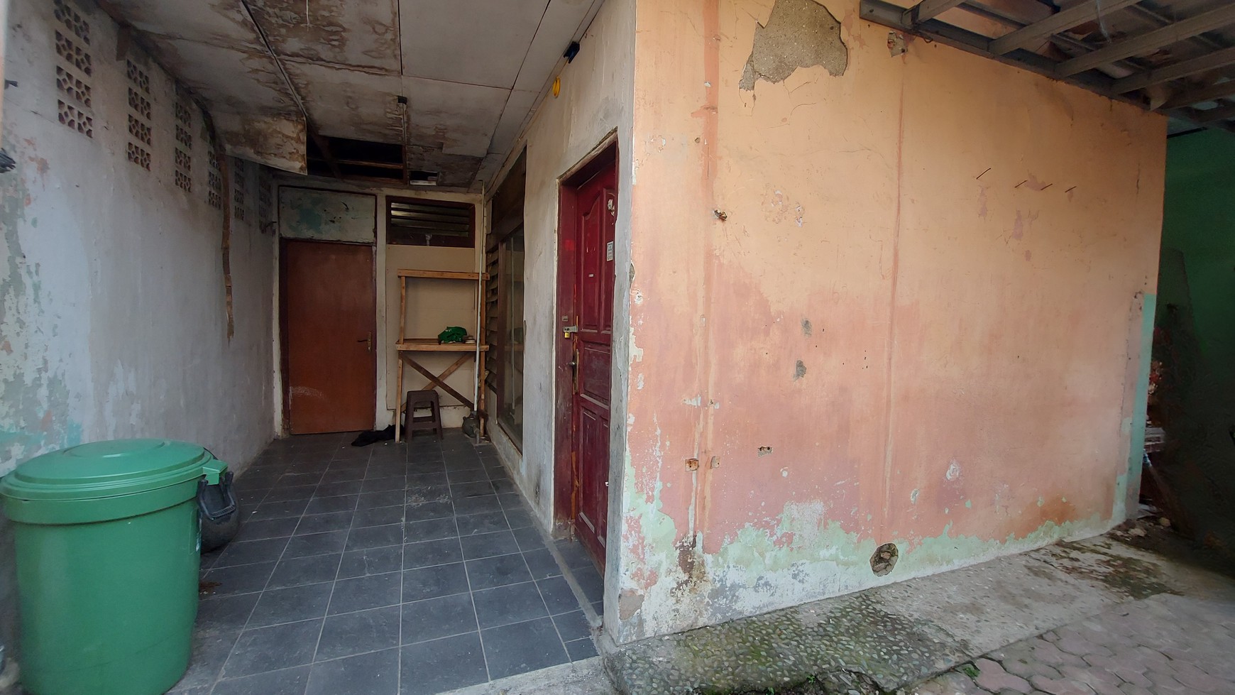 Rumah Hook Daerah Kebon Baru Tebet Jakarta Selatan plus Kontrakan