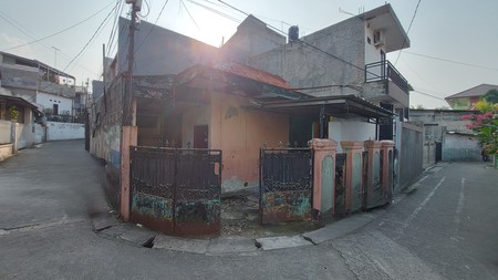 Rumah Hook Daerah Kebon Baru Tebet Jakarta Selatan plus Kontrakan