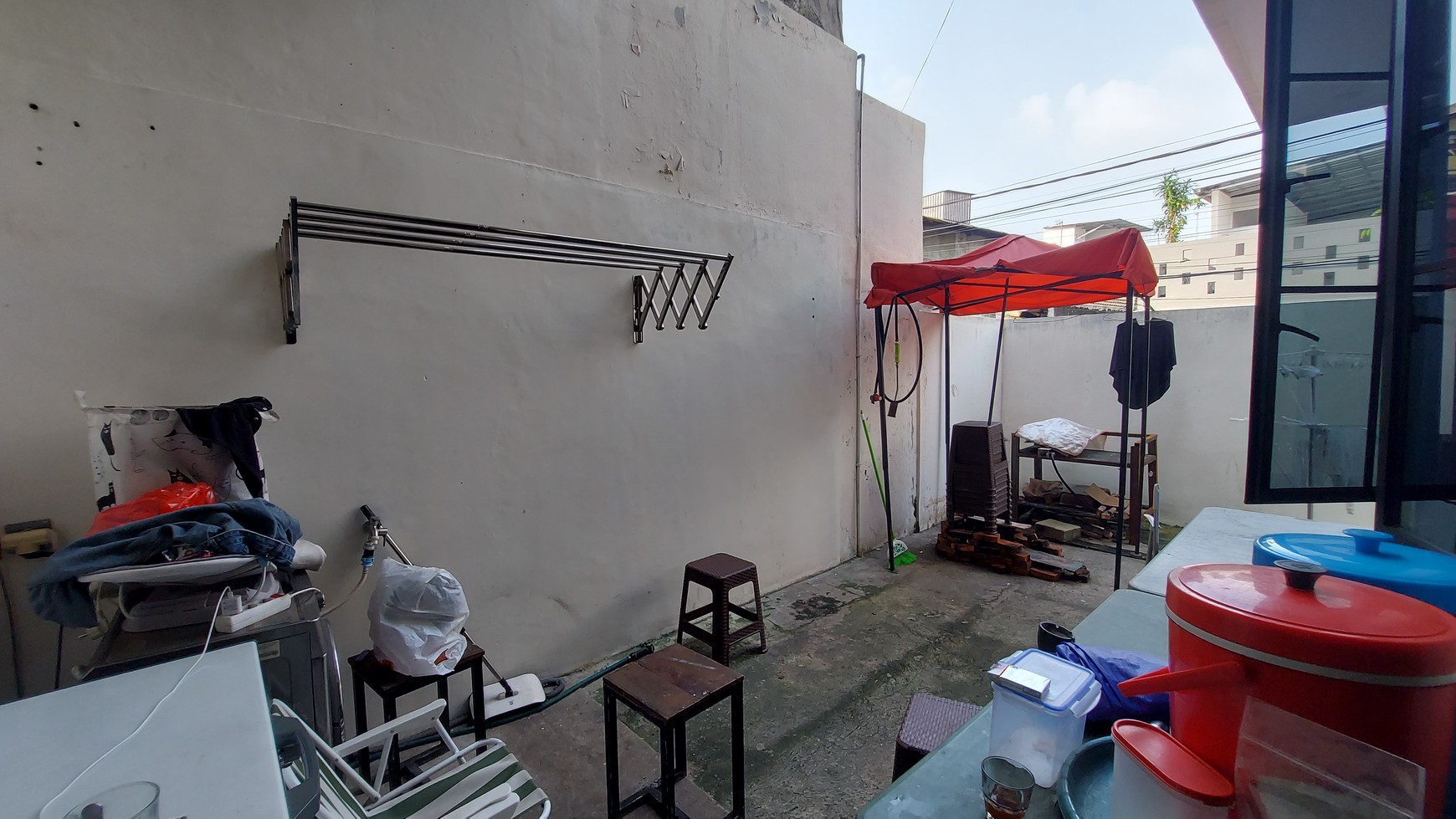Rumah Hook Daerah Kebon Baru Tebet Jakarta Selatan plus Kontrakan