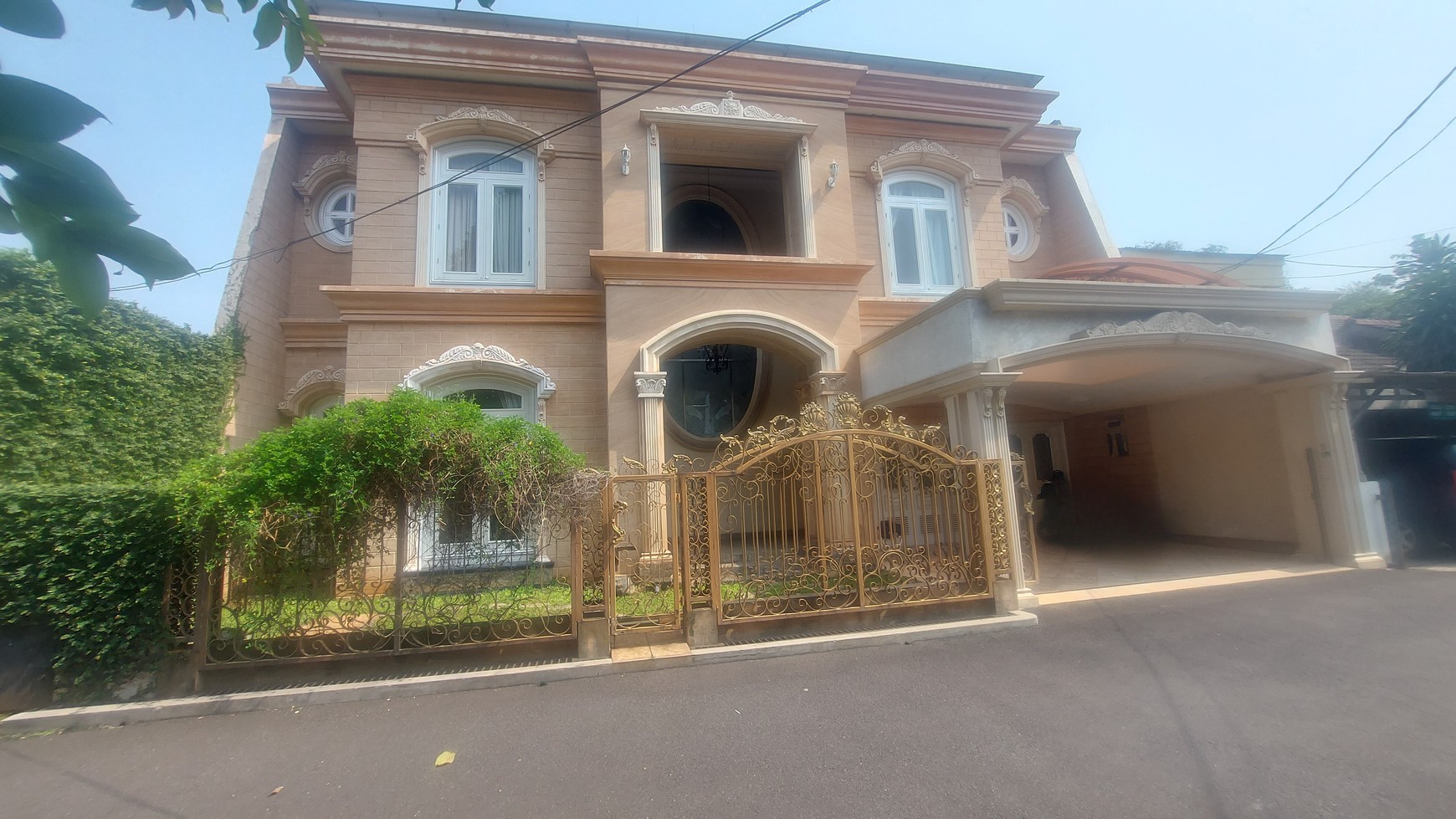 Rumah Mewah Full Furnish di Daerah Kebayoran Baru - Gandaria Utara