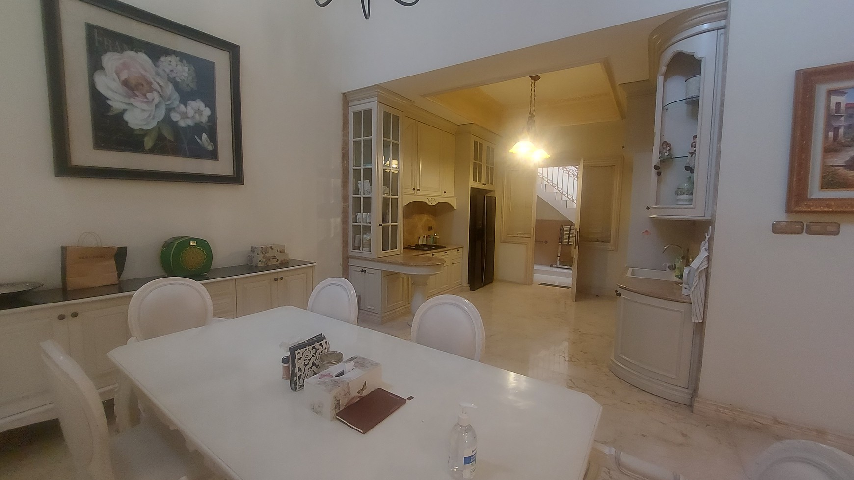Rumah Mewah Full Furnish di Daerah Kebayoran Baru - Gandaria Utara