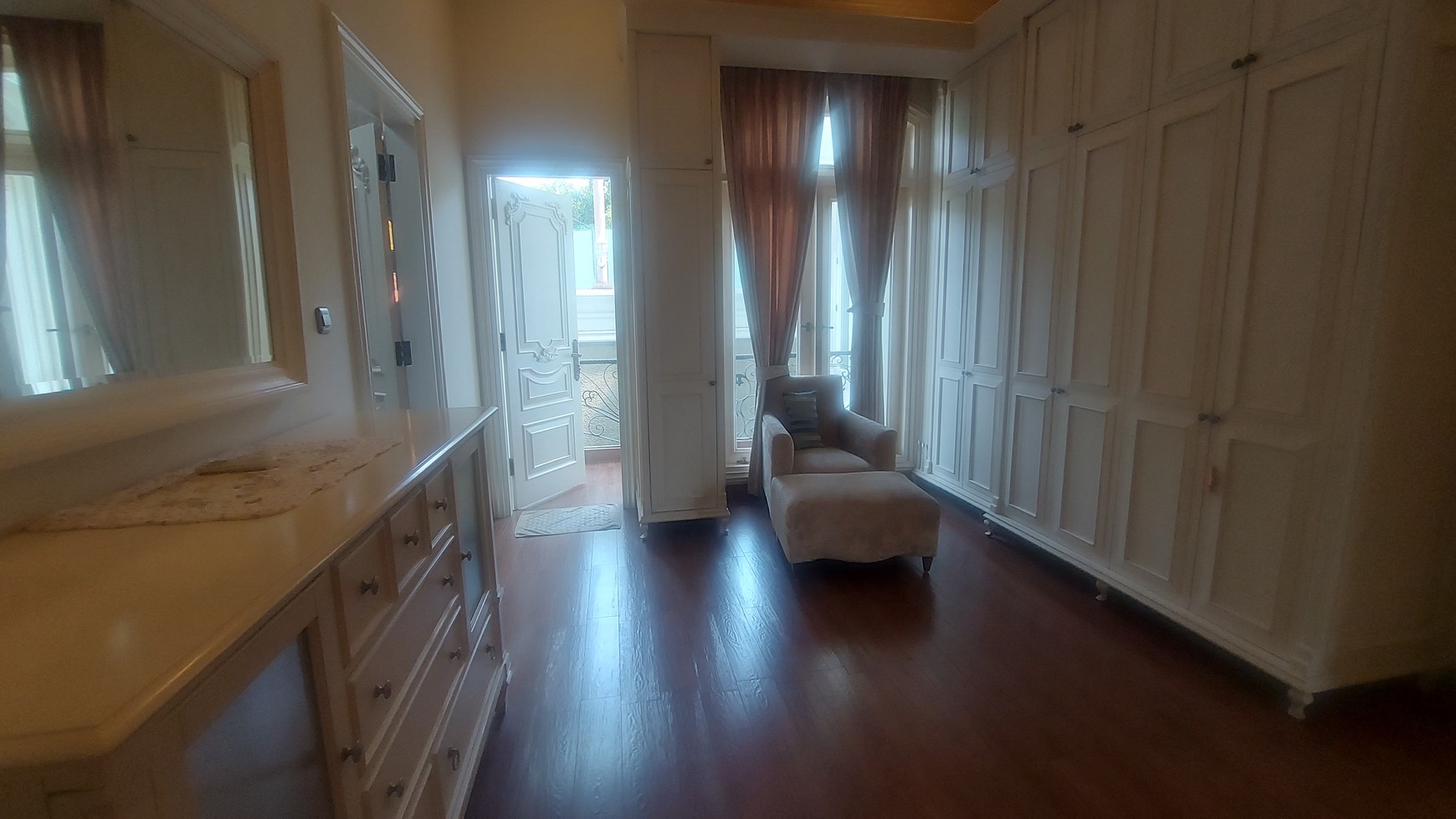 Rumah Mewah Full Furnish di Daerah Kebayoran Baru - Gandaria Utara