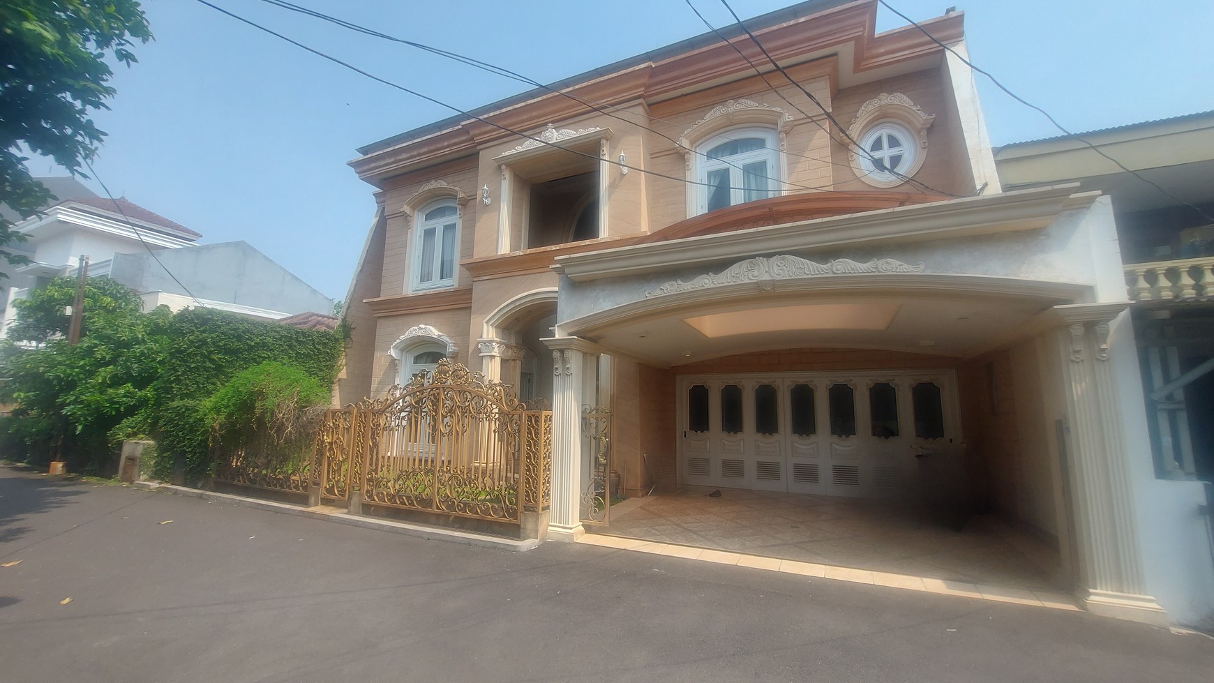 Rumah Mewah Full Furnish di Daerah Kebayoran Baru - Gandaria Utara
