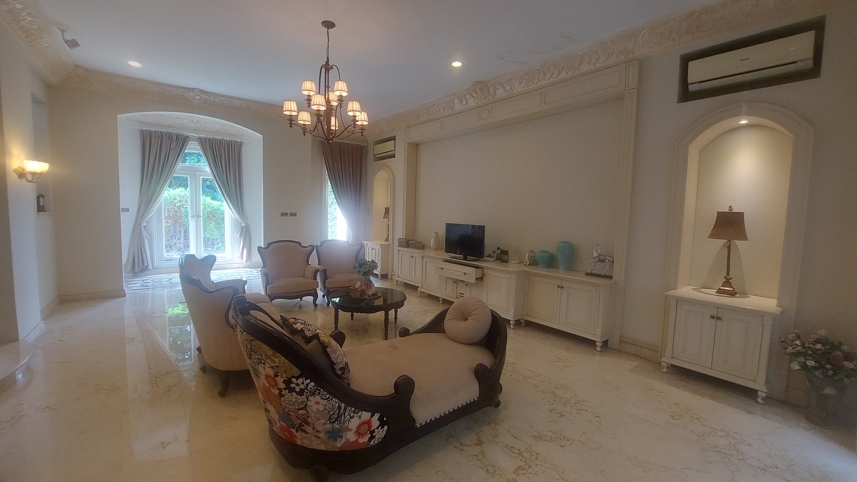 Rumah Mewah Full Furnish di Daerah Kebayoran Baru - Gandaria Utara