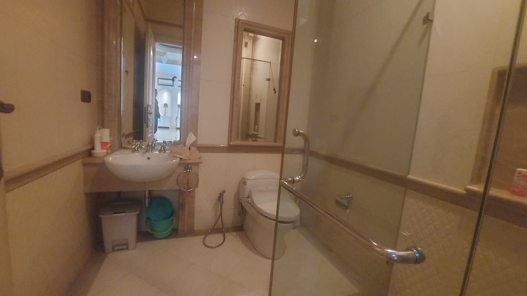 Rumah Mewah Full Furnish di Daerah Kebayoran Baru - Gandaria Utara