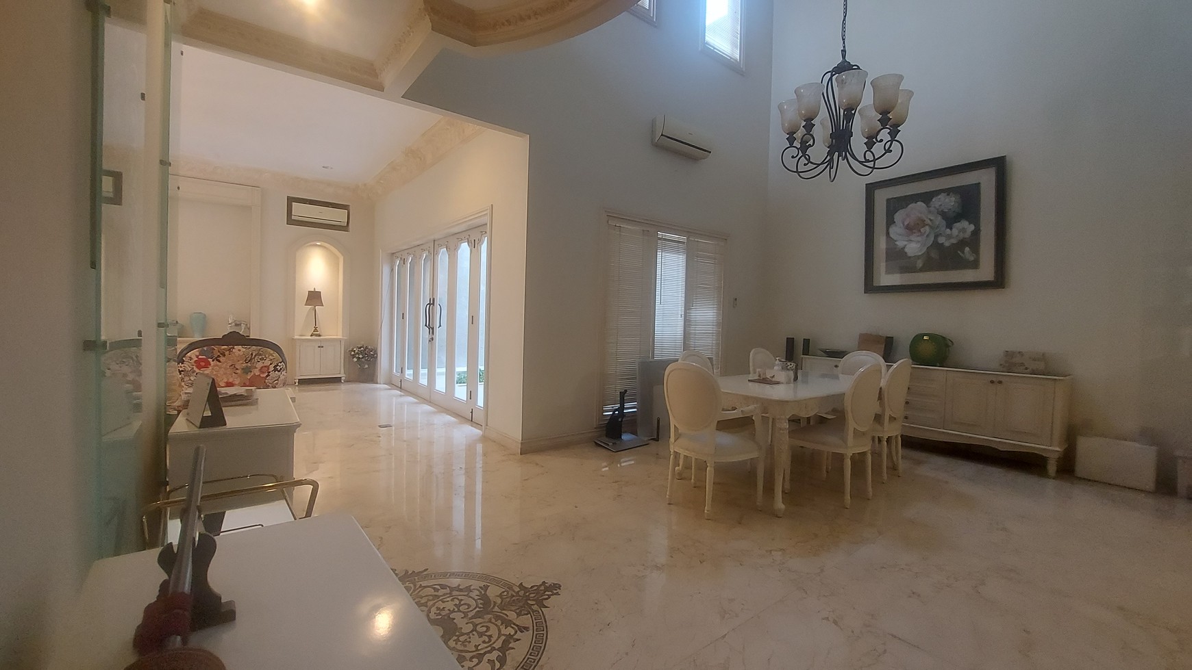 Rumah Mewah Full Furnish di Daerah Kebayoran Baru - Gandaria Utara