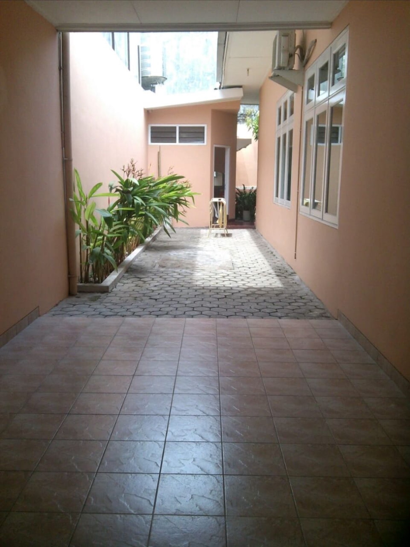 Dijual rumah di Dukuh Pakis Surabaya