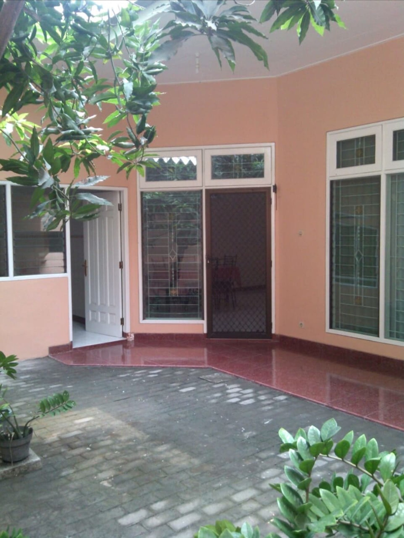 Dijual rumah di Dukuh Pakis Surabaya