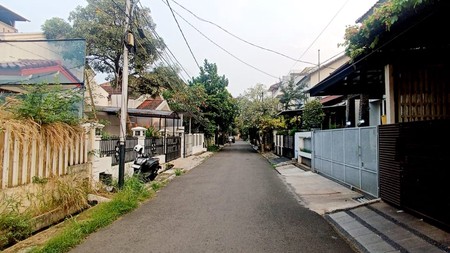 Di jual Rumah tua  Hitung  Tanah Alam Segar Pondok Indah Jakarta Selatan