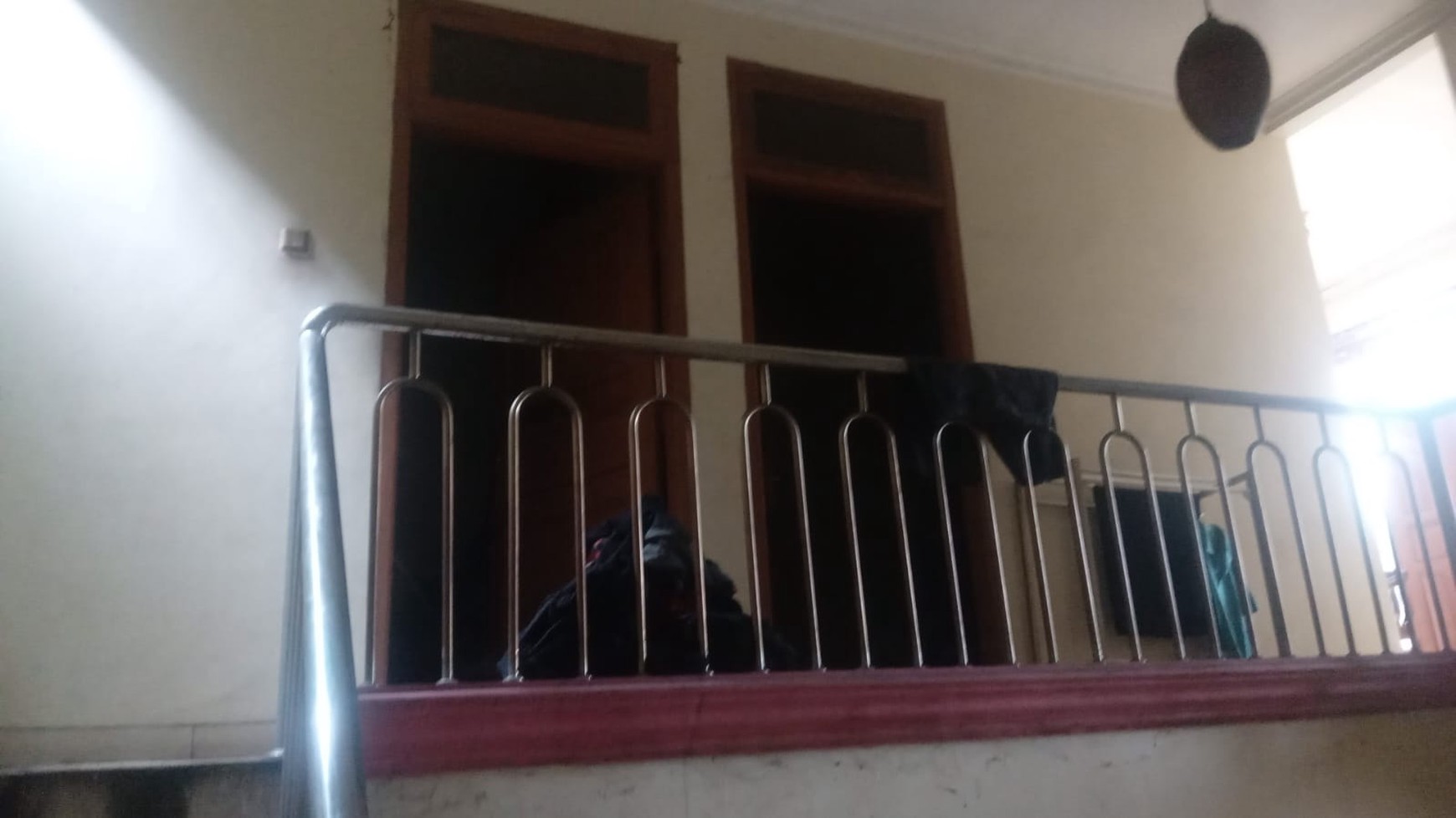 Di jual cepat rumah 2 lantai di jalan duri raya Kebun Jeruk Jakarta Barat