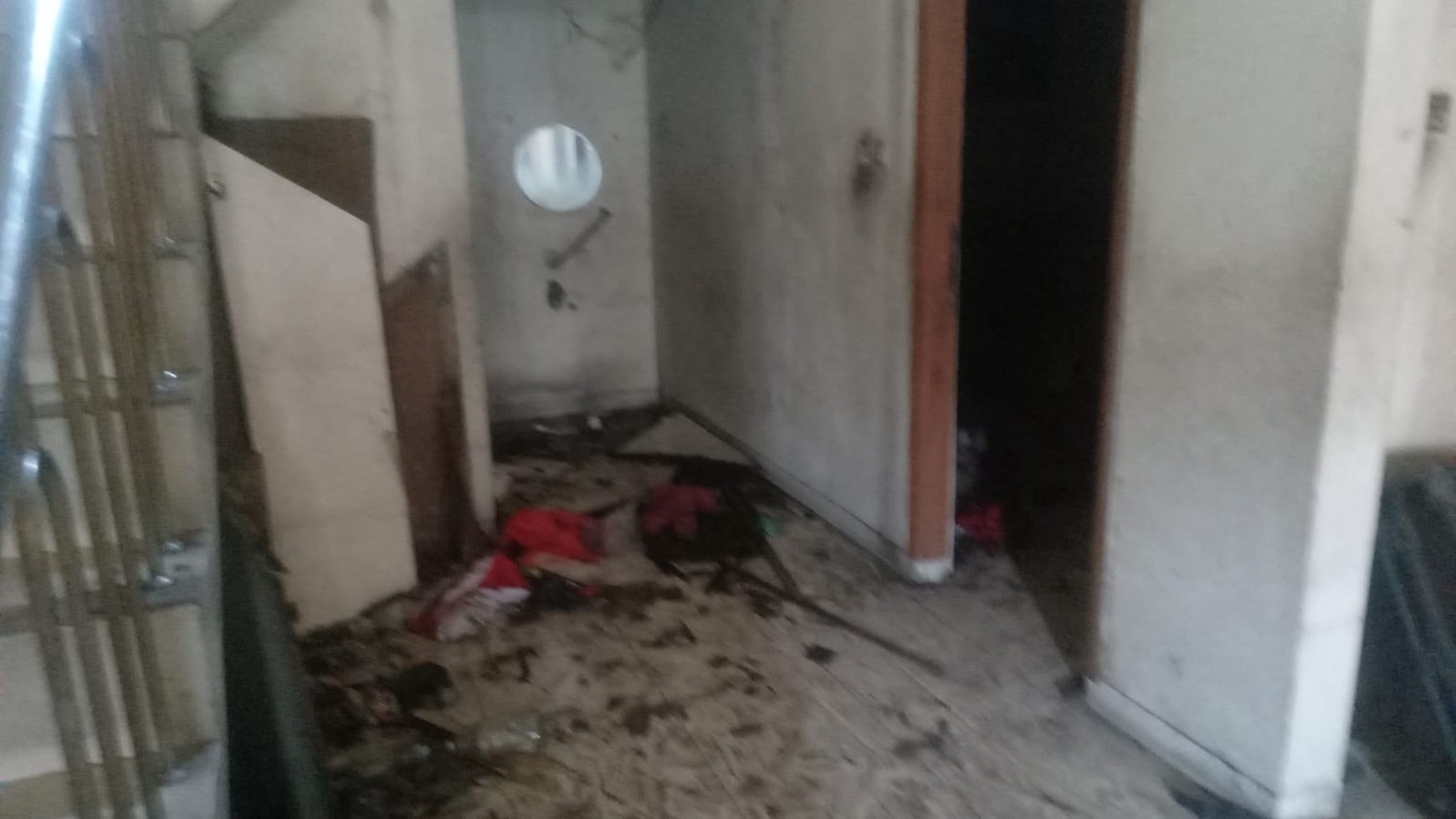 Di jual cepat rumah 2 lantai di jalan duri raya Kebun Jeruk Jakarta Barat