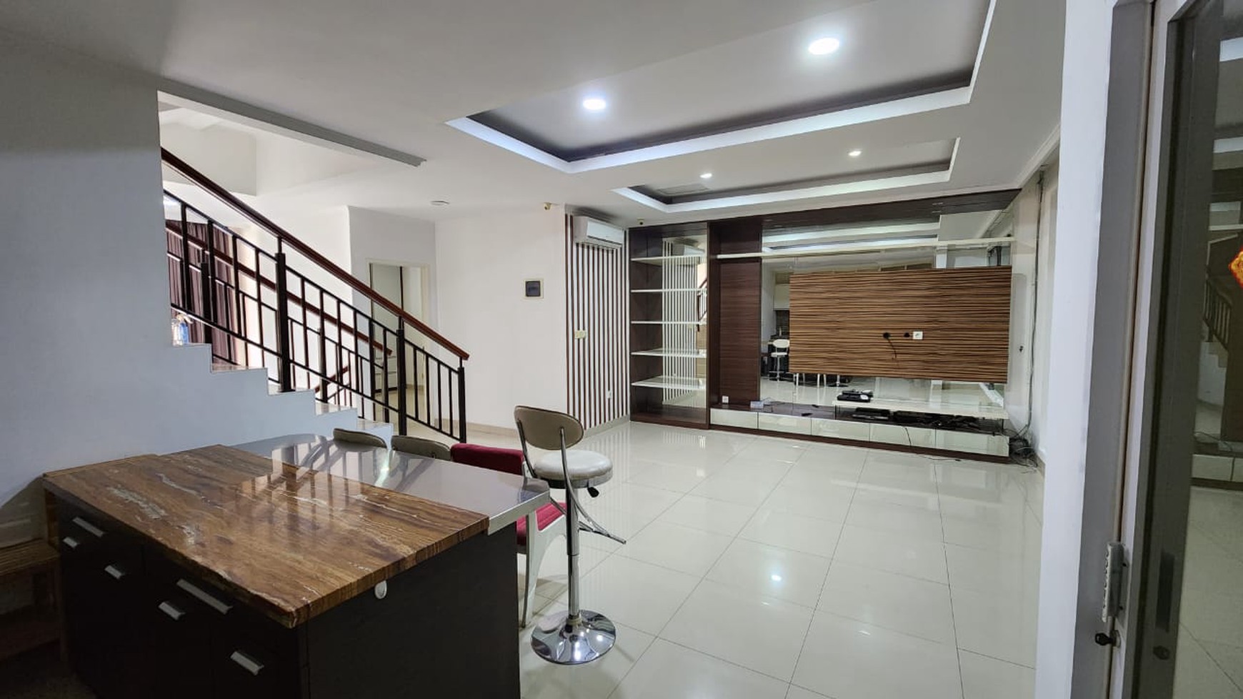 Disewa Town House Ancol Mansion Semi Furnished