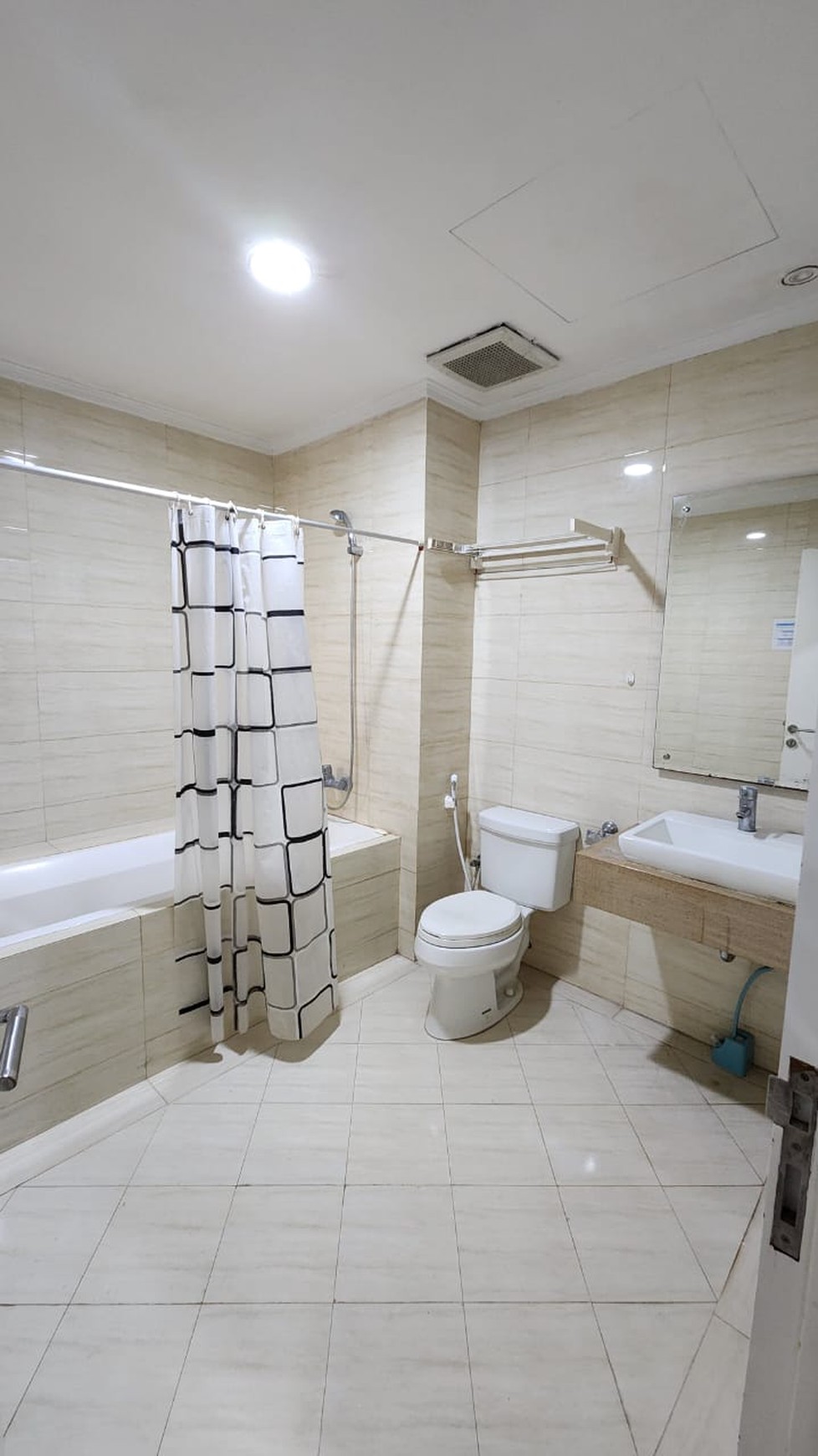 Disewa Town House Ancol Mansion Semi Furnished