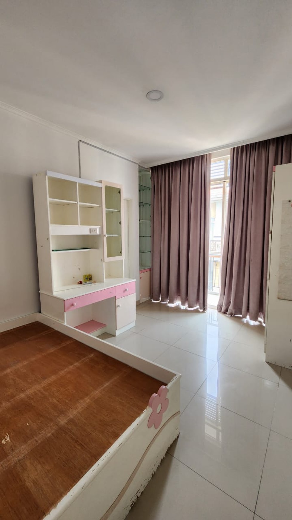 Disewa Town House Ancol Mansion Semi Furnished