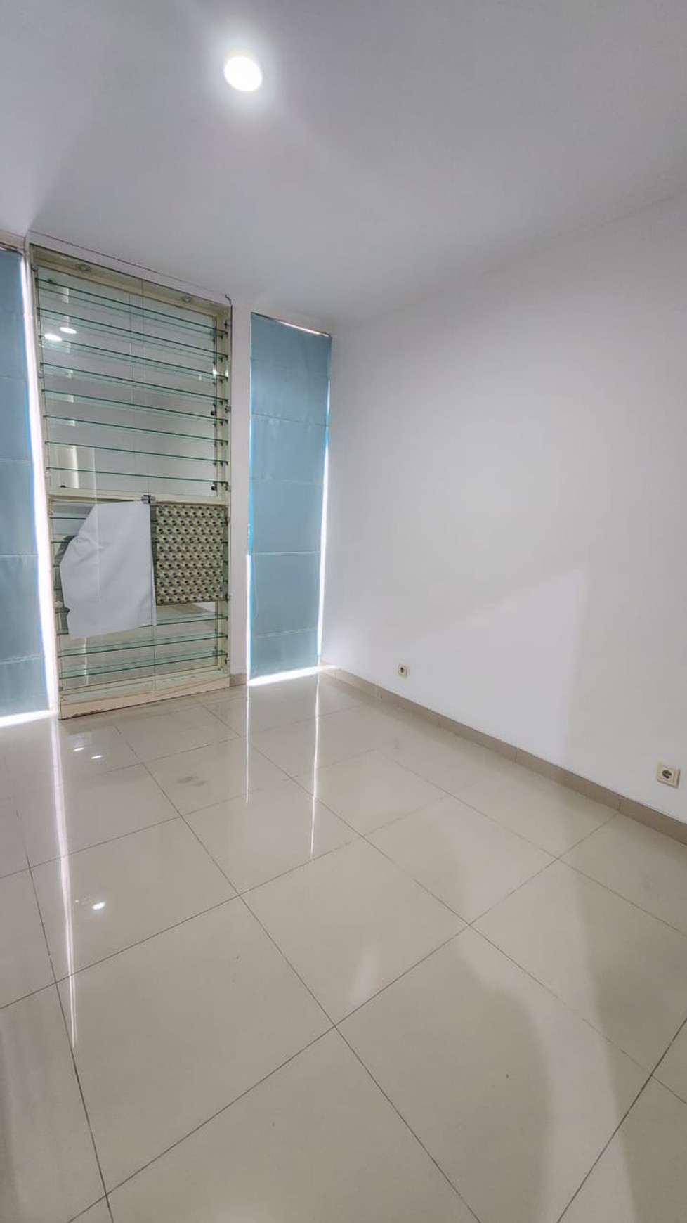 Disewa Town House Ancol Mansion Semi Furnished