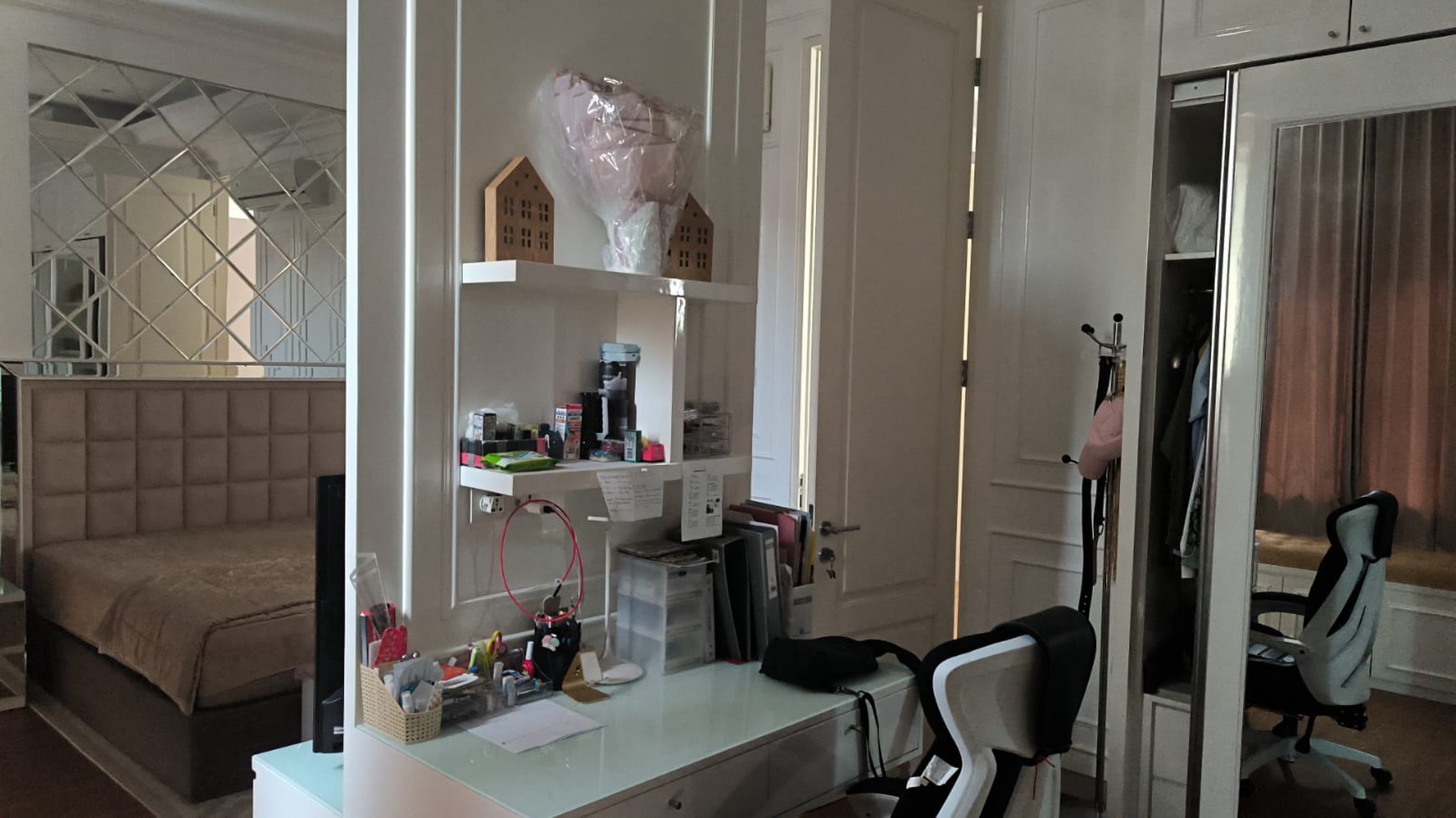 Dijual Rumah Pakuwon City Grand Island Casatobago - Full Furnished Modern 2 Lantai
