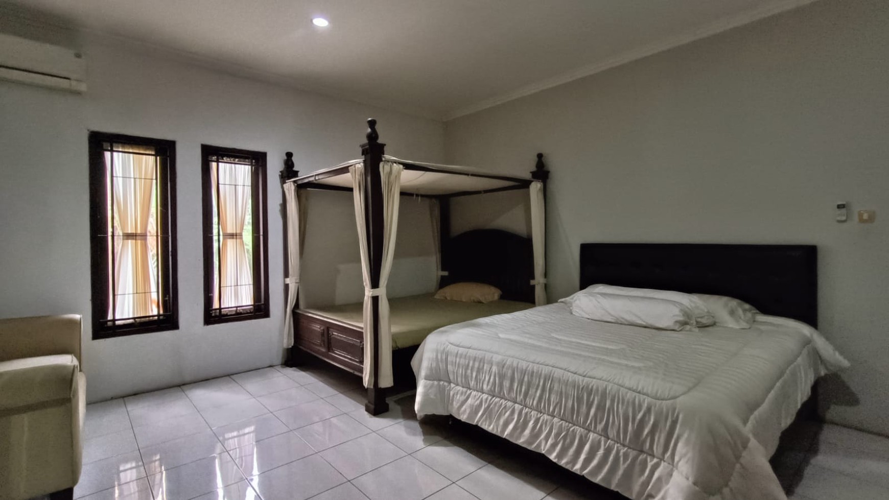 Rumah lokasi asri Posisi Hook di Graha Taman Bintaro