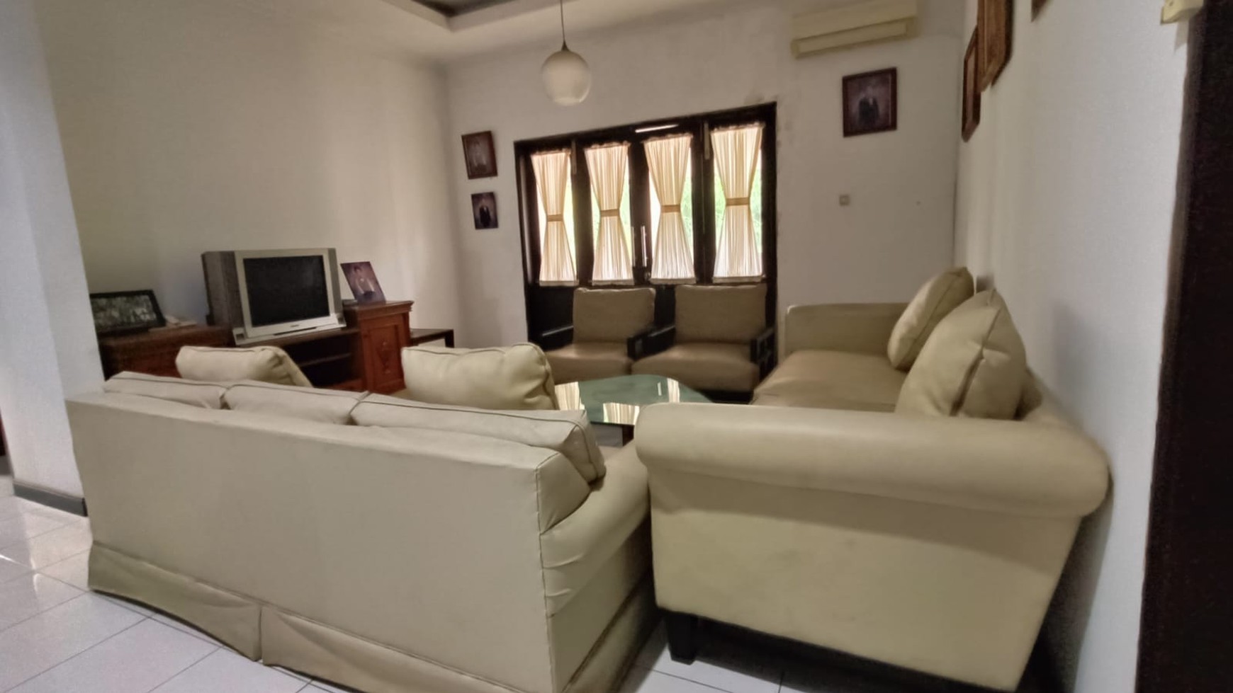 Rumah lokasi asri Posisi Hook di Graha Taman Bintaro