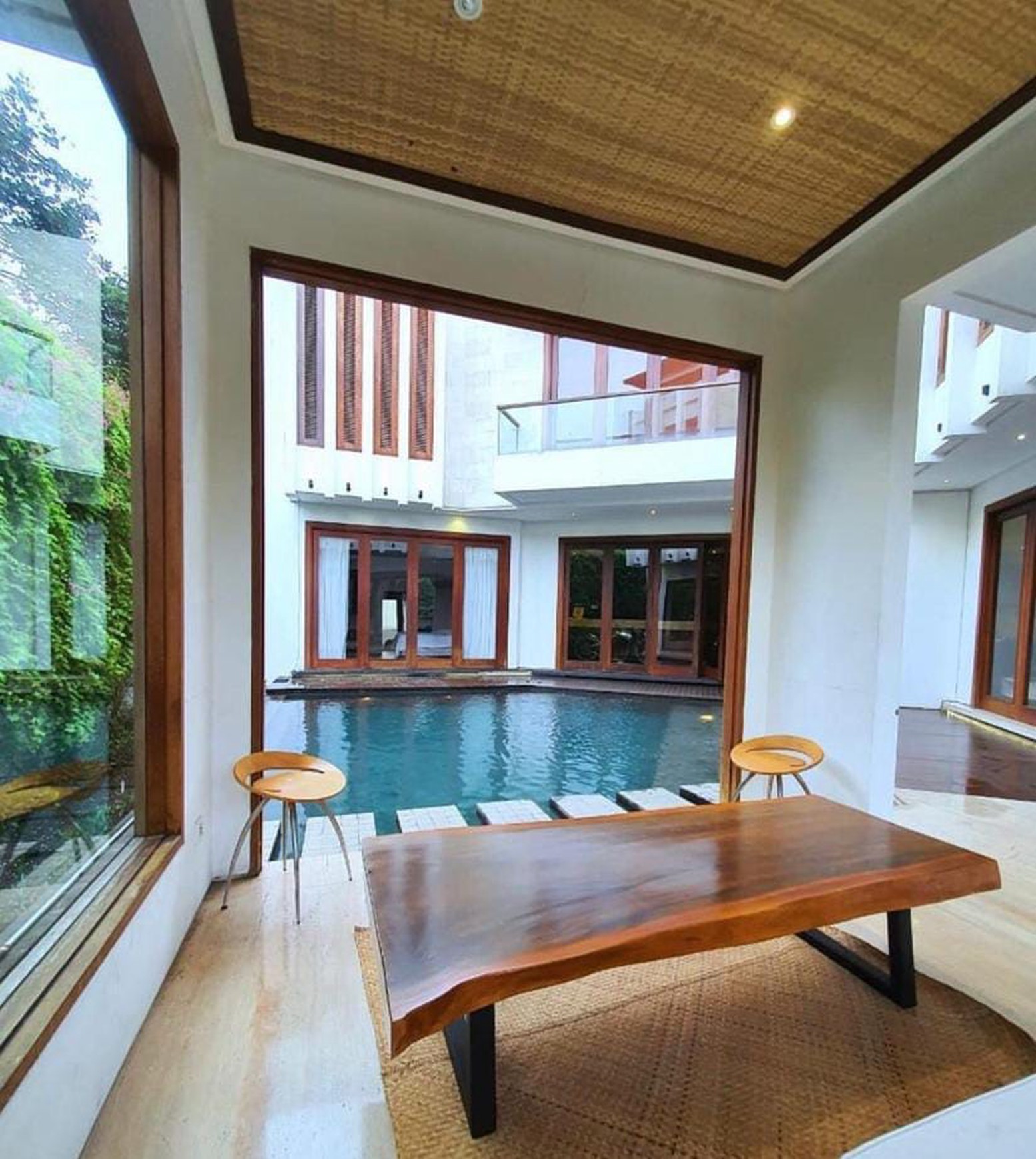 Rumah Luas SHM 3 Lantai Mewah di Tengah Kota @Jakarta Selatan