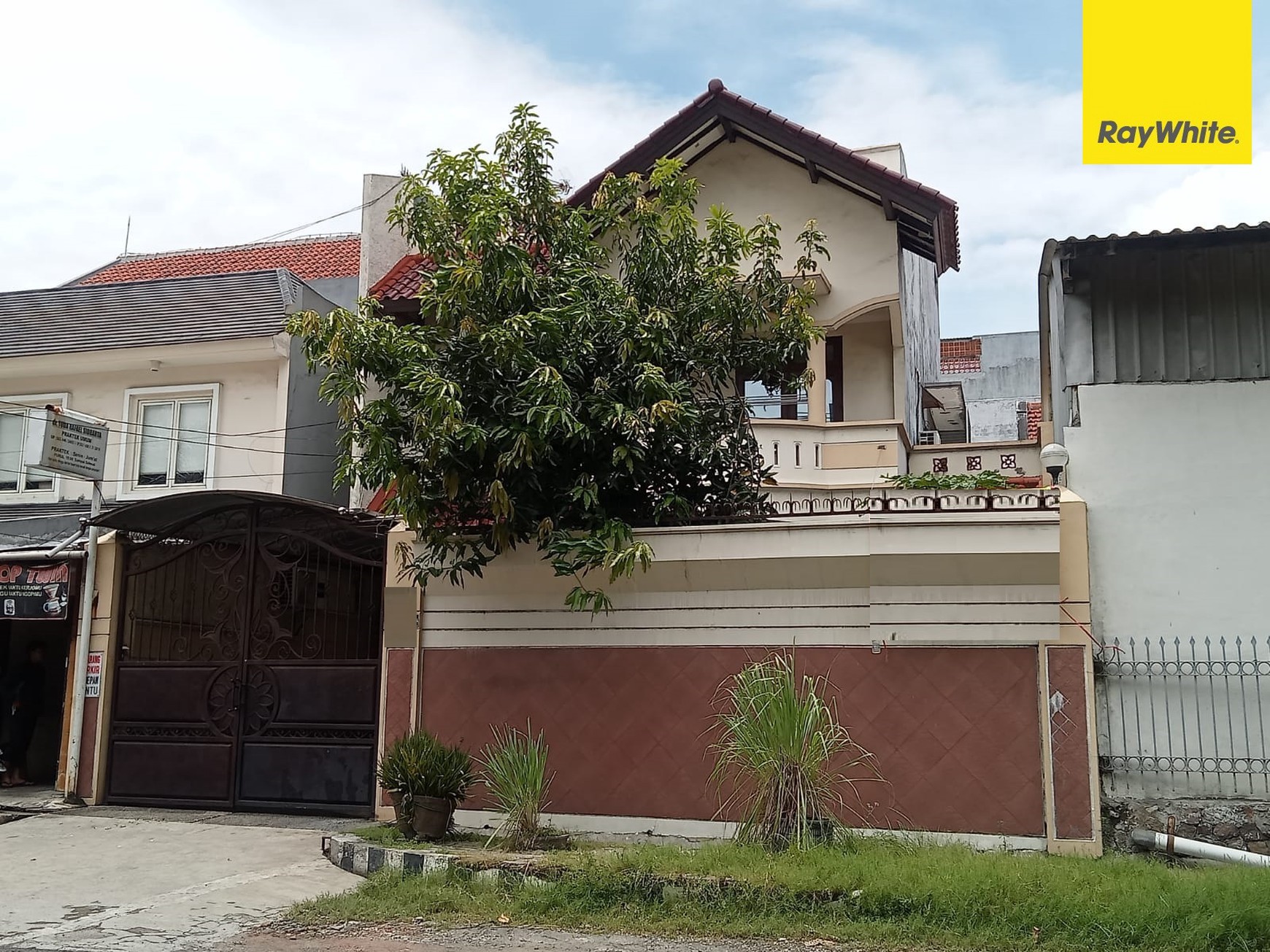 Dijual Rumah 2 Lantai di Jl BKR Pelajar Surabaya Pusat