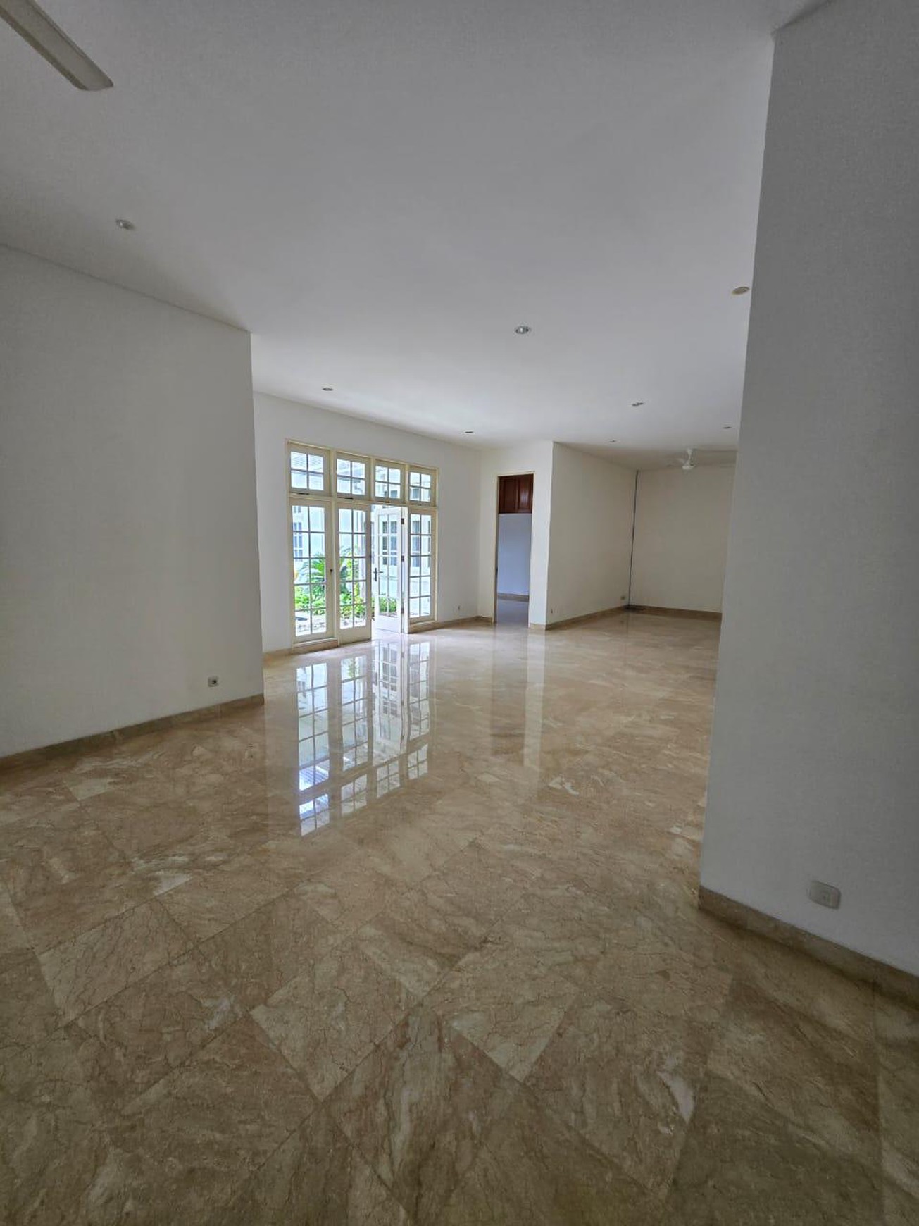 Rumah Luas Bagus SHM ada Kolam Berenang @Kebayoran Baru, Jakarta Selatan